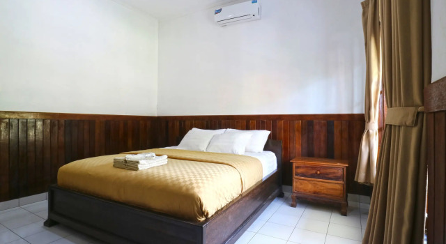 Puri Nusa Beach Hotel, Забронировать Отель Отели Лембонган с парковкой, рядом с Пляж Нуса Лембонган, Парковка