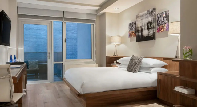 Двухместный номер Midtown с балконом The Gotham Hotel