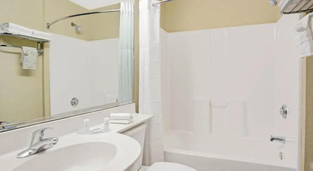 Двухместный номер Standard Microtel Inn & Suites by Wyndham Bushnell