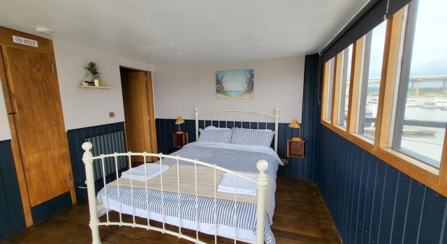 Inner Dowsing Lightship, Book Hotel Rochester Kent