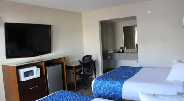 Четырёхместный номер Deluxe Travelodge by Wyndham Cedar City