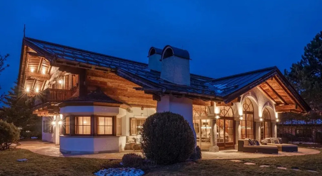 Elegant Chalet Near Slopes & Village