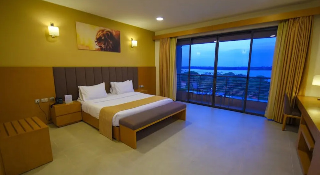 Полулюкс с балконом и с видом на озеро K Hotels Entebbe