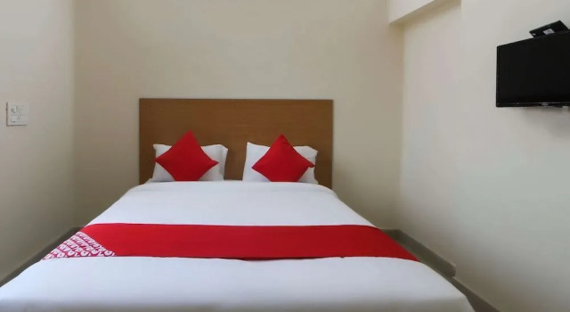 M & M Rooms by OYO Rooms