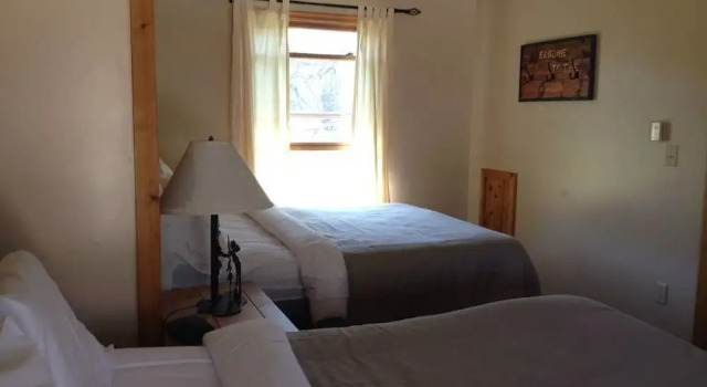 Четырёхместный номер Standard Hilltop Cabins and Motel