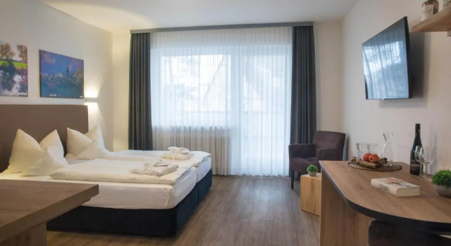 Апартаменты с балконом Hotel Am Kurpark Späth
