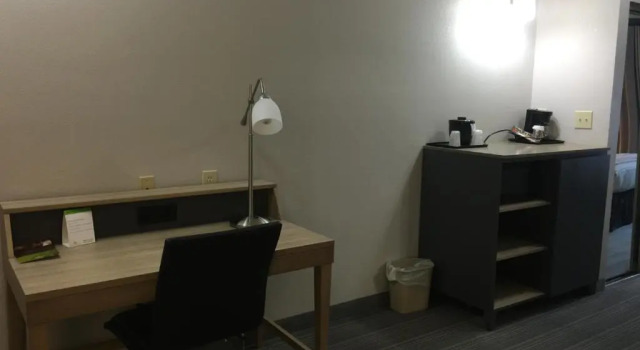 Четырёхместный номер Standard Country Inn & Suites by Radisson, Camp Springs Andrews Air Force Base , MD