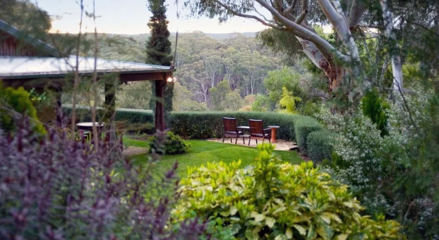 Italian Hill Garden Villa, Book Hotel Daylesford 