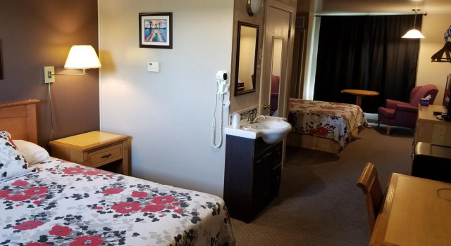 Knights Inn Woodstock, Забронировать Отель Отели River Valley с парковкой, Парковка