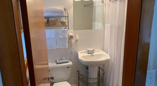 Четырёхместный номер Standard Towne Lyne Motel