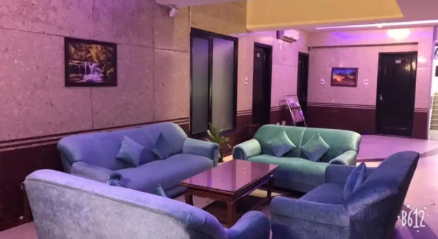 Hotel B&B INN, Забронировать Отель «постель и завтрак» Отели Нойда с завтраком, Завтраки