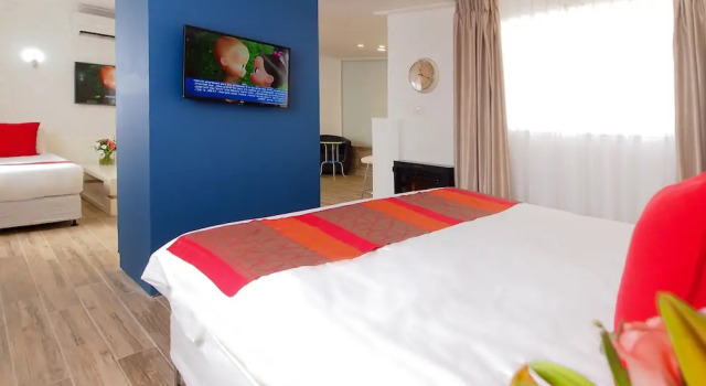 2 soveværelser i Deluxe firedobbelt værelse med altan Paamonim Jerusalem Hotel