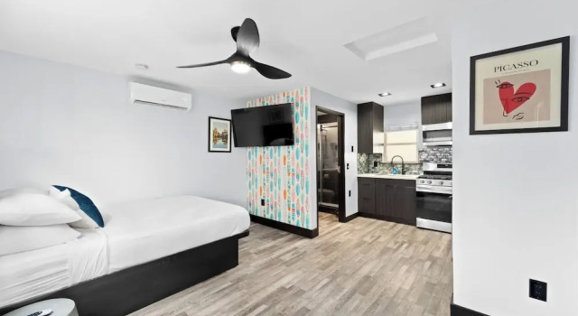 Люкс Standard The Neon Elm Hotel