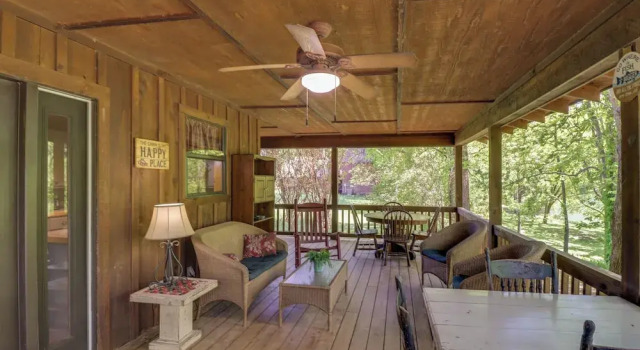 Roomy Riverfront 'trout Valley Cabin' w/ Porch!, Varaa Lomakoti Mountain View 