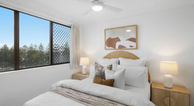 Absolute Burleigh Beachfront - Stylish 2BR Oceanview Stay, Prenota Appartamento Hotel a Queensland con parcheggio, Parcheggio