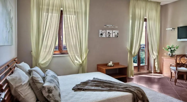 Tenuta Re Ferdinando, Book Hotel San Prisco Campania