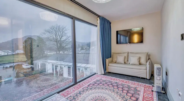 Люкс Deluxe Waterhead Rooms & Suites - Parking and Light Breakfast