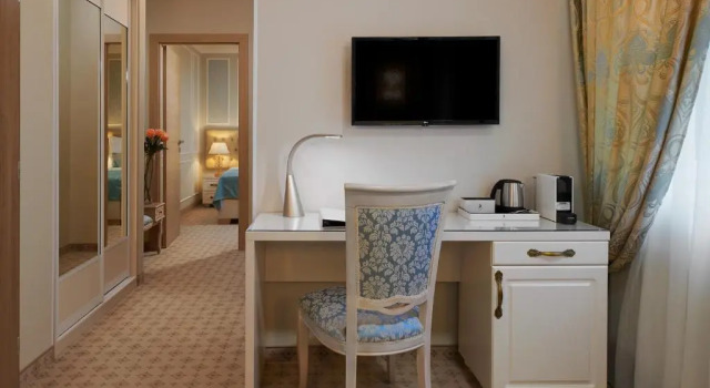 Полулюкс Honour and Grace Hotel