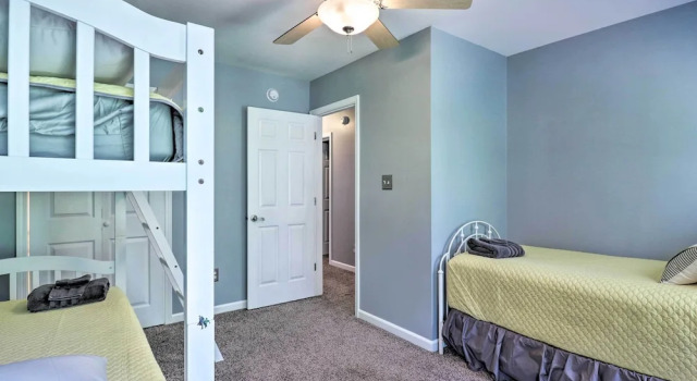 Коттедж Creekside Brevard Home < 1 Mi to Downtown!