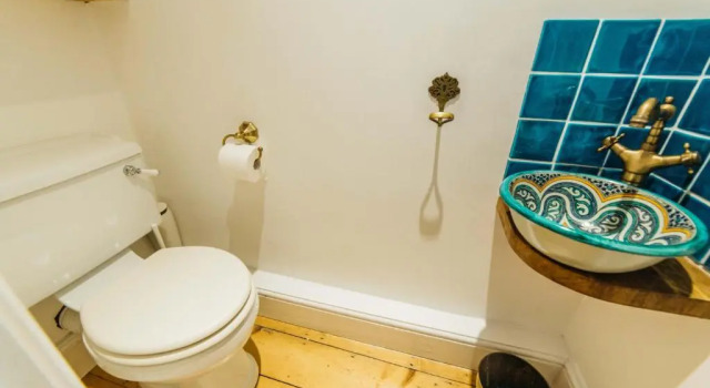 Stylish & Spacious Victorian Home in Trendy Suburb, Забронировать Отель Отели Бристоля с парковкой, рядом с Gloucestershire County Cricket Club, Парковка