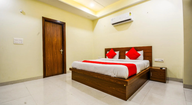 OYO 22204 Hotel Mark Inn