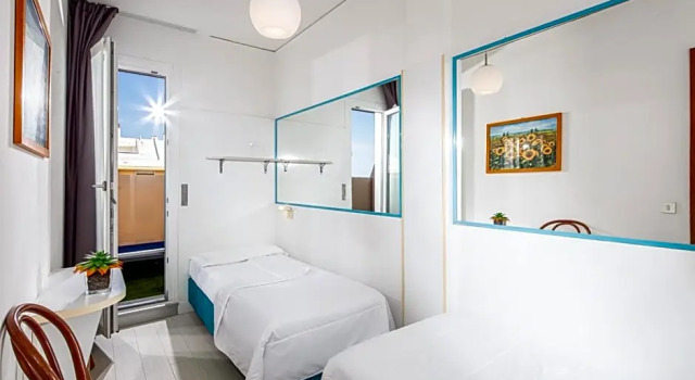 Полулюкс Hotel Alexander