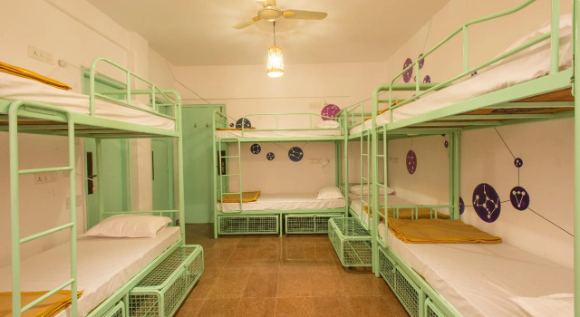 Кровать в общем номере Hostel Mantra