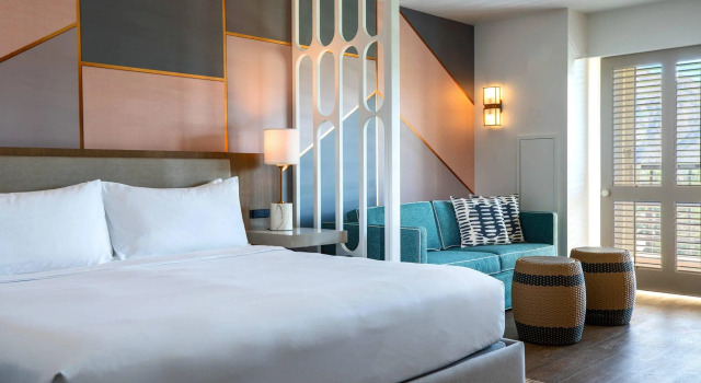 Двухместный номер Standard с балконом и с видом на бассейн Renaissance Esmeralda Resort & Spa, Indian Wells