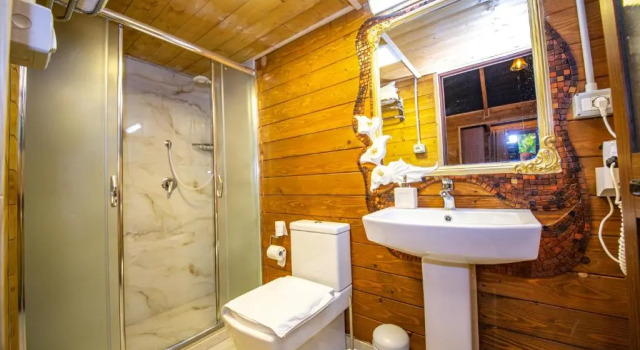 Трёхместное шале Superior Hotel Legjenda
