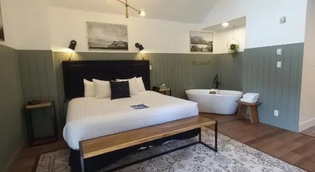 Двухместный люкс c 1 комнатой Waterton Glacier Suites