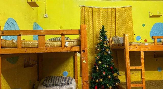 Кровать в общем номере Yellow House Hostel Huizhou West Lake