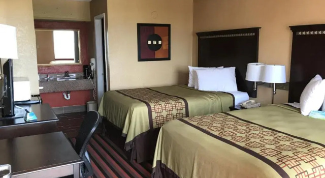 Четырёхместный номер Standard Days Inn by Wyndham Corpus Christi Beach