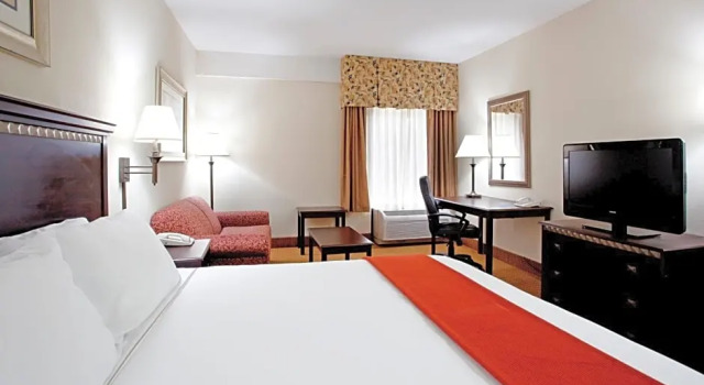 Четырёхместный люкс Fairfield by Marriott Inn & Suites Columbia Lexington