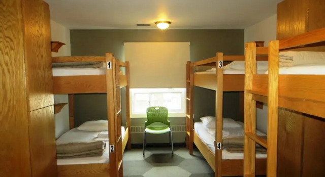 Кровать в общем номере HI Calgary City Centre - Hostel
