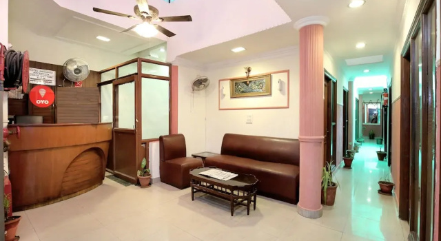 OYO 990 Hotel Paradise