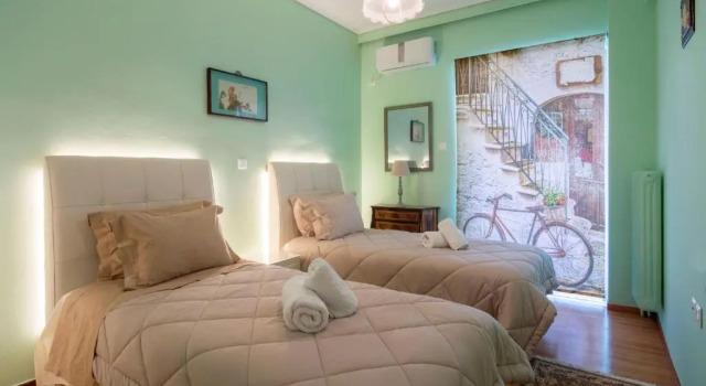 Lovely Apartment in Athens, Забронировать Апартаменты/квартира Афины Острова Саронического залива - Аттика, рядом с Theocharakis Foundation
