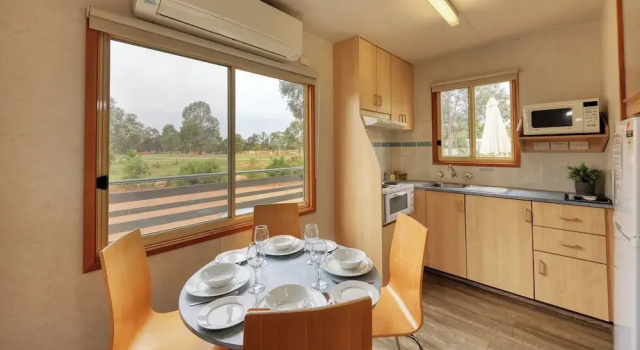 Номер Standard с 2 комнатами с балконом Yarrawonga Riverlands Tourist Park