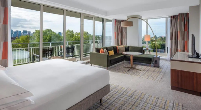 Двухместный полулюкс High floor с балконом Hilton Amsterdam