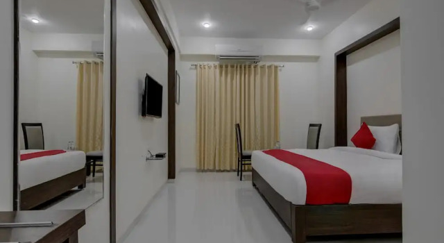 Capital O 16971 Hotel Lorven, Rezerwuj Hotel Hotele w Andhra Pradesh z parkingiem, Parking