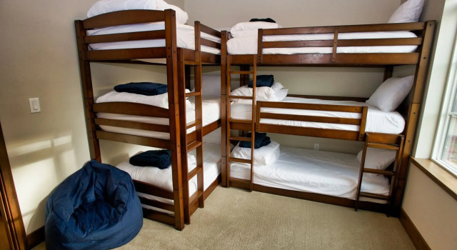 Suite Retreat by Casago Mccall - Donerightmanagement, Забронировать Отель Отели Мак-Колл 3 звезды, рядом с Manchester Ice &amp; Event Center, 3*