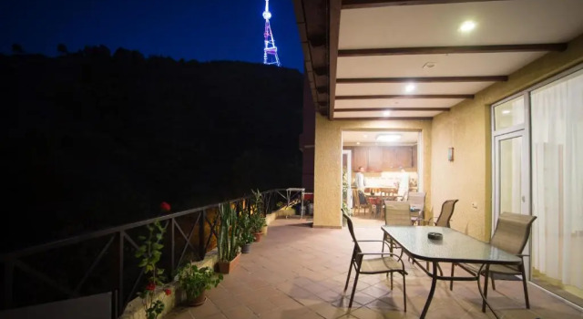 Четырёхместный номер Standard Отель Terrace House Тбилиси