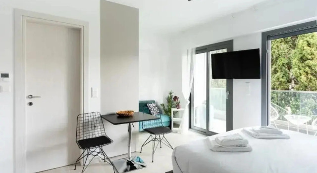 Студия Velvet Luxury Apartments near the City Center by BiNoBi