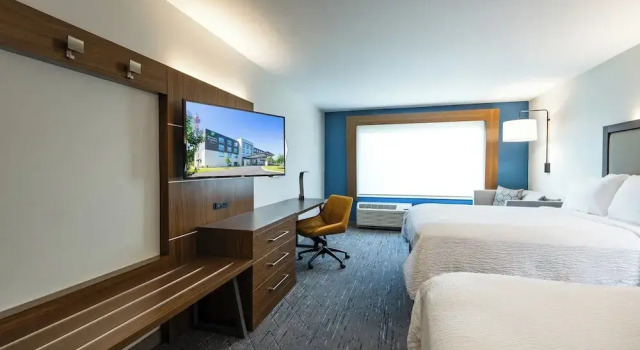 Четырёхместный люкс Holiday Inn Express & Suites Greenwood Mall by IHG