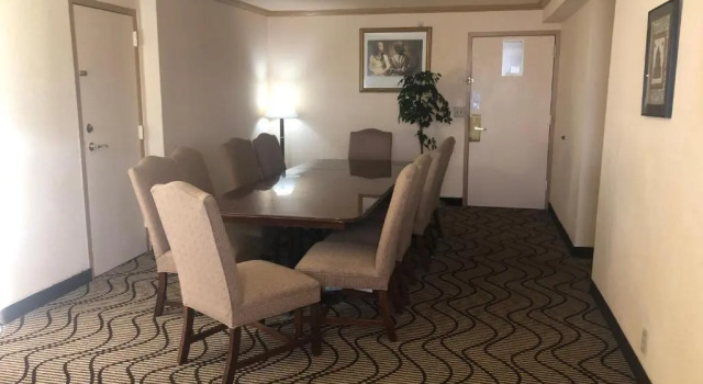 Люкс Ramada by Wyndham Birmingham Airport