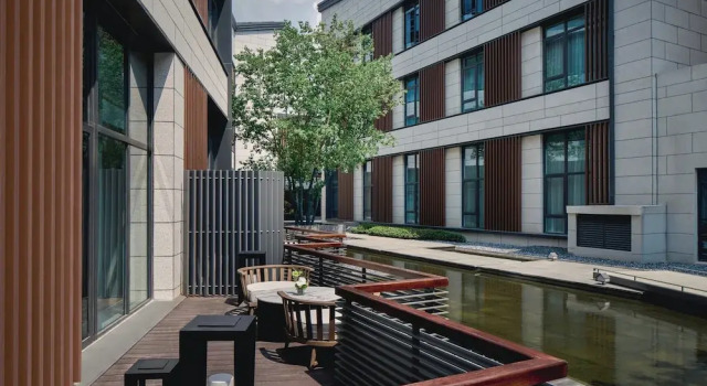 Четырёхместный номер Premium с видом на сад Hotel Indigo Wuxi Qingming Bridge by IHG