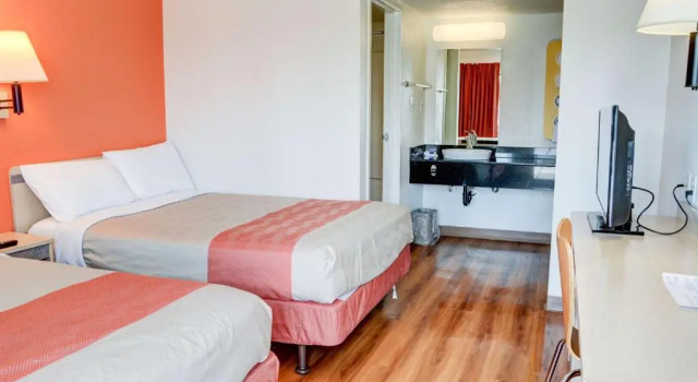 Четырёхместный номер Standard Motel 6-Salem, OR