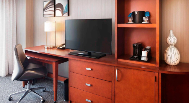 Четырёхместный номер Standard Courtyard by Marriott Indianapolis Downtown