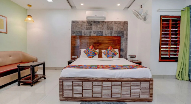 Номер Deluxe FabHotel Vardhan House I