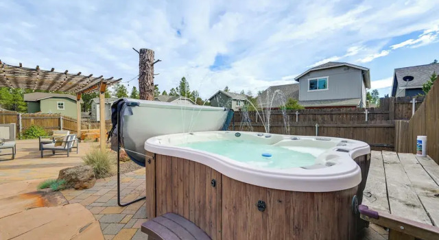 Коттедж Hot Tub + Fire Pit: Modern Flagstaff Home