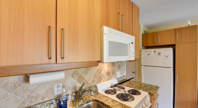 Апартаменты c 1 комнатой с балконом Community Pool & Bikes: Hilton Head Family Condo